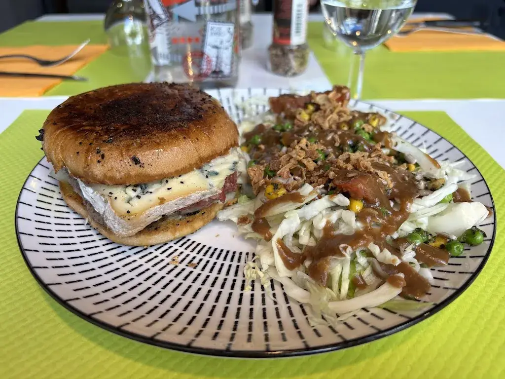 Veronique DE PASCALIS_La bête de faim_Saugues_review