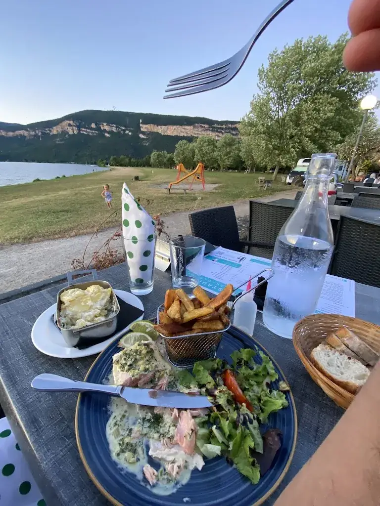 Hichem Abdel_Le POINT VERT - Bar / Restaurant / Plage_Serrières-de-Briord_review