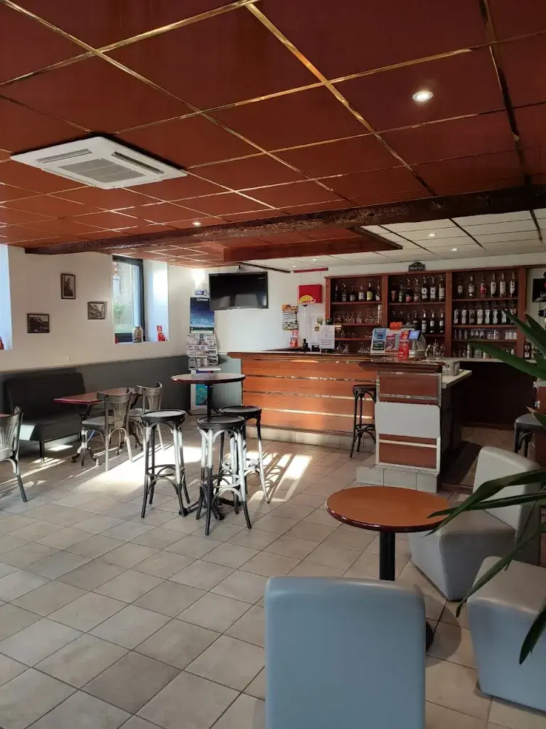 Bar-Sous La Dent restaurant in Serrières-de-Briord