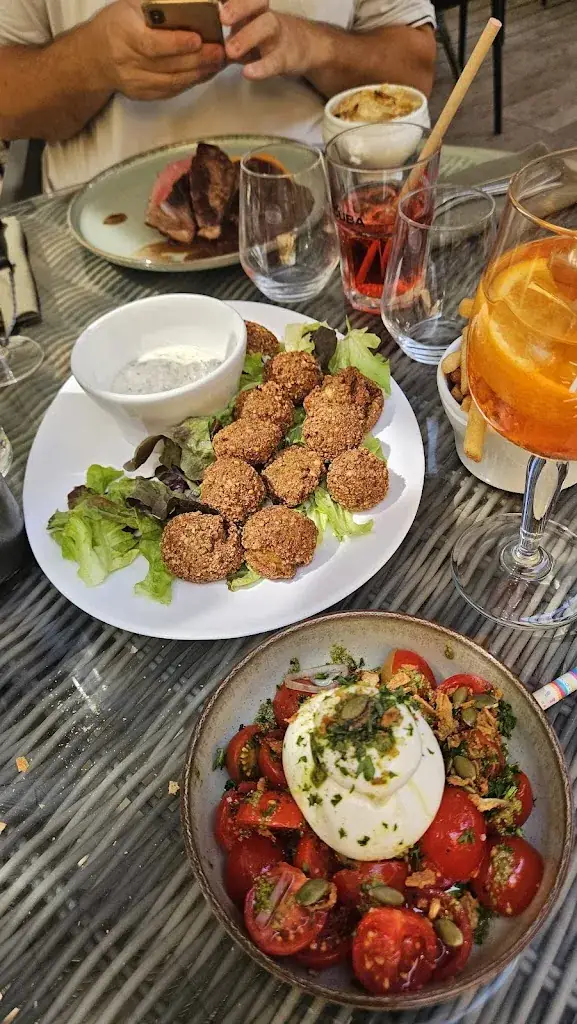 celine Thomas_L'Île_Solaize_review