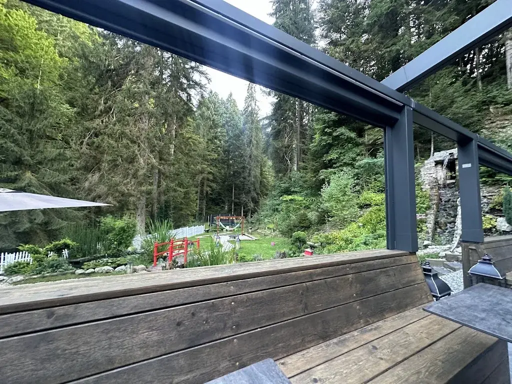 henry heinemann_The Hungry Yogi café_Scionzier_review