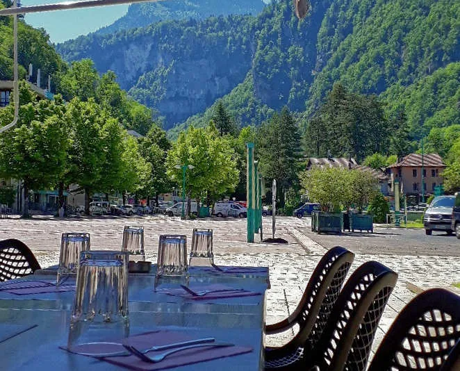 Ben Mouffok_Le Trossingen_Cluses_review