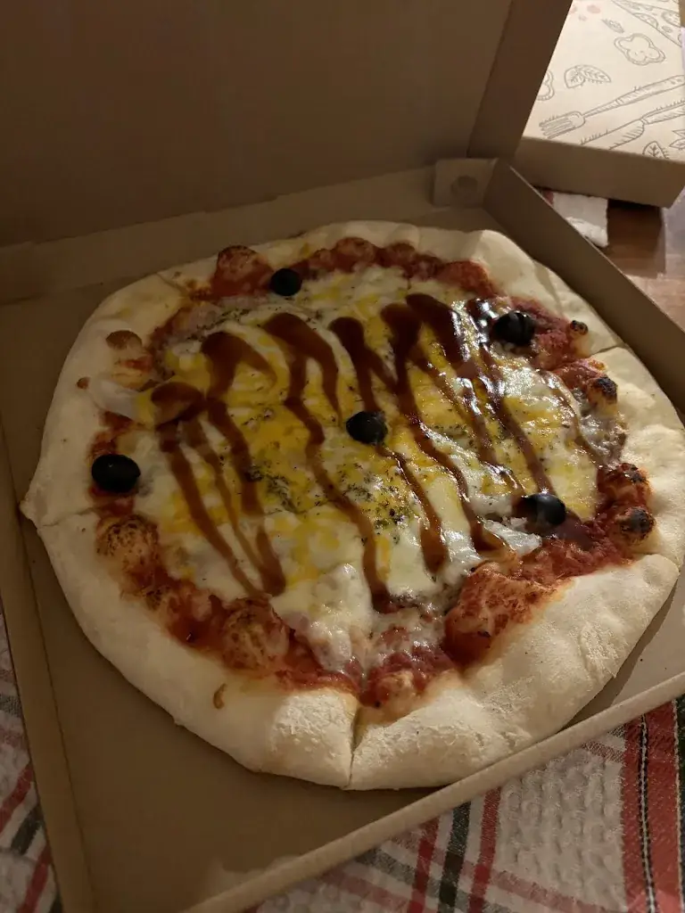 VERÓNICA GARCÍA MILLÁN_Rey’s pizza_Saulce-sur-Rhône_review