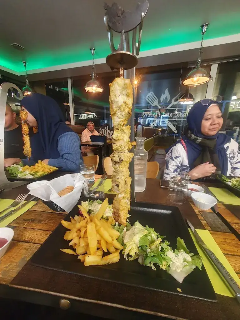 syamil hariza_Garden family_Annemasse_review