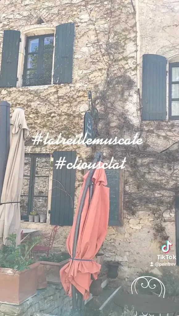 La Treille Muscate hôtel restaurant de charme-Cliousclat-Drôme restaurant in Cliousclat