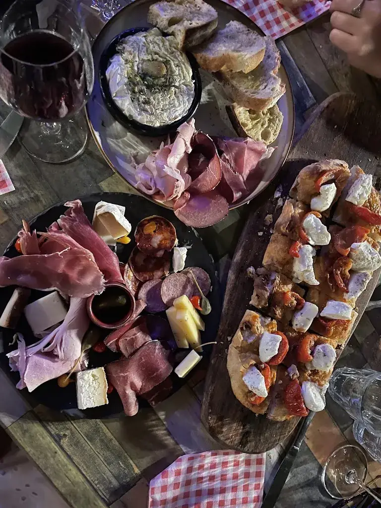 Laetitia Yu Kohler_La Gare_Soucieu-en-Jarrest_review