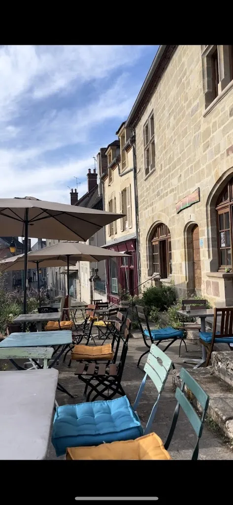 Noemi Hübner_Aux Trois Topines_Souvigny_recensione