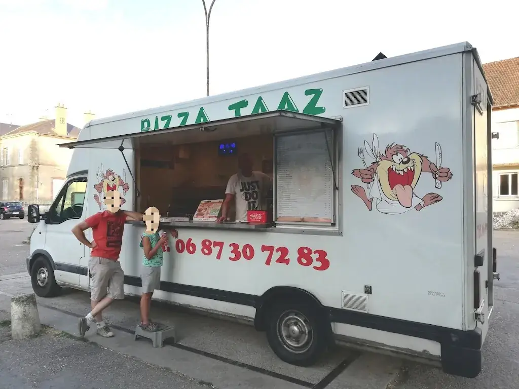 Pizza Taaz restaurant in Souvigny
