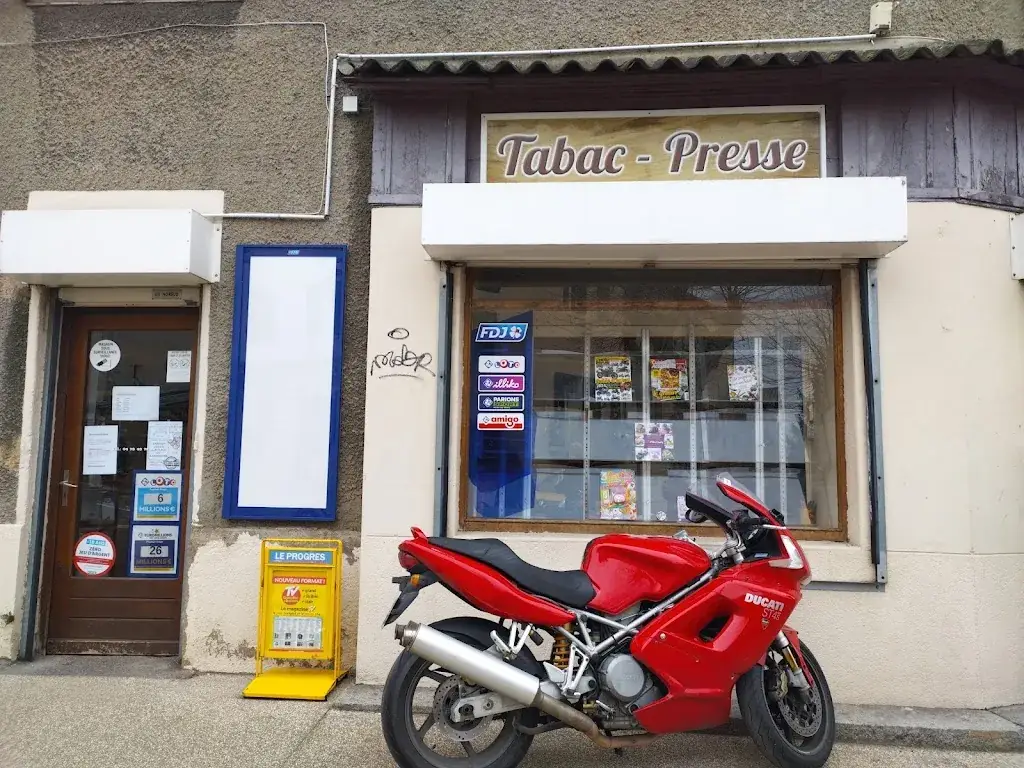 Hervé Bouchery_L Escapade Bar Restaurant Presse Tabac_Taluyers_review