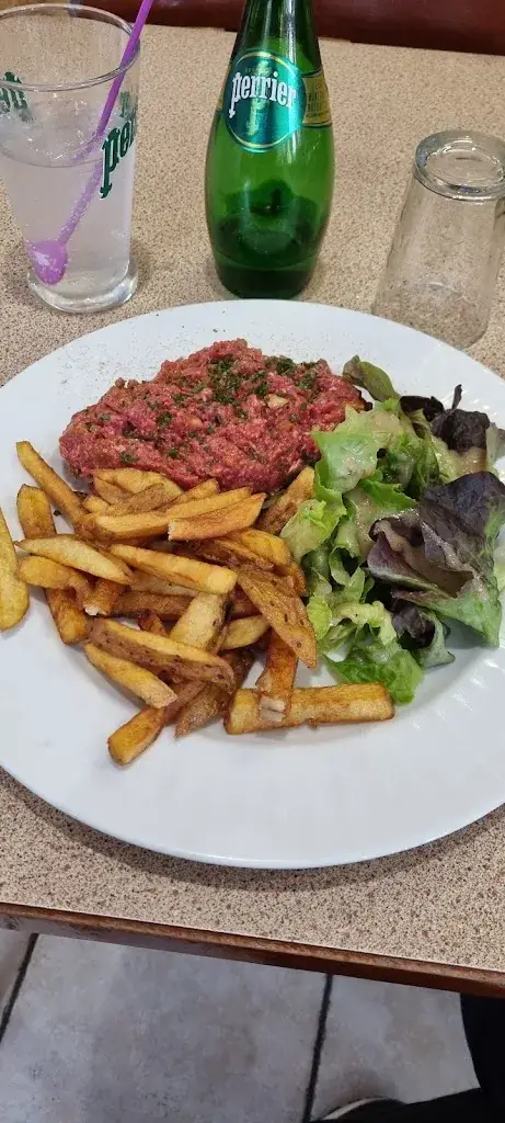 camille noel_L Escapade Bar Restaurant Presse Tabac_Taluyers_review