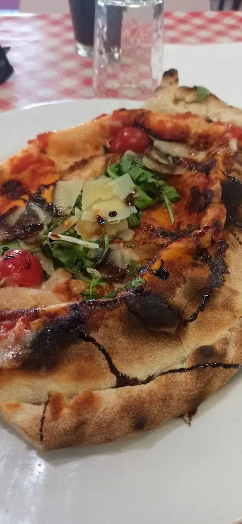 Félix Izquierdo Montero_L Escapade Bar Restaurant Presse Tabac_Taluyers_review