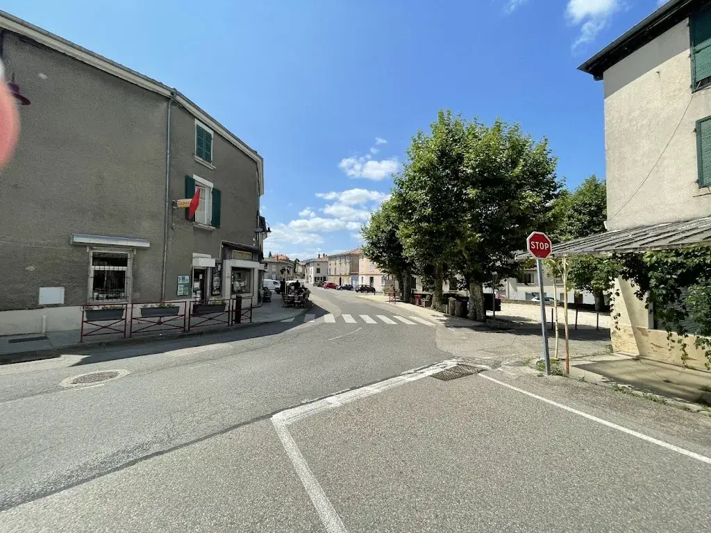 L Escapade Bar Restaurant Presse Tabac_Taluyers_slider_image_3