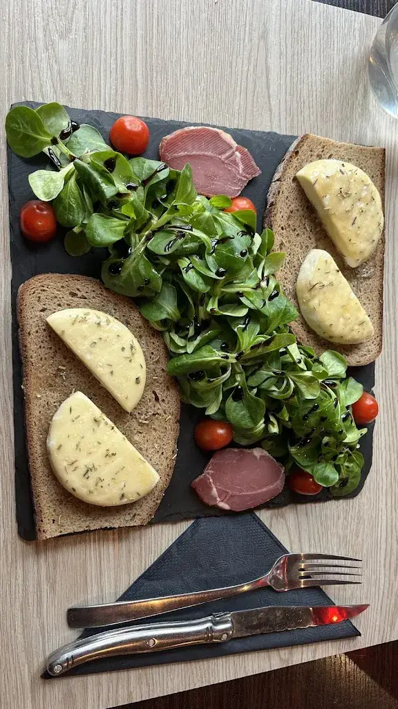 Kirill Maksimkin_Au 158_Suze-la-Rousse_review