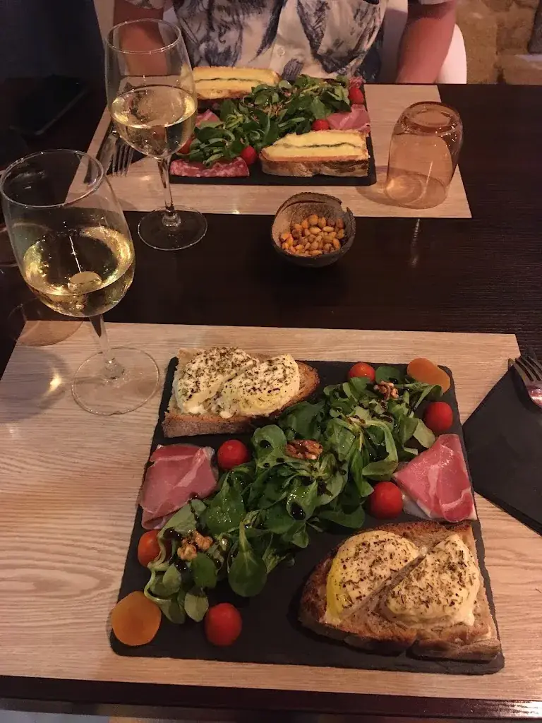 Alina Savitskaya_Au 158_Suze-la-Rousse_review