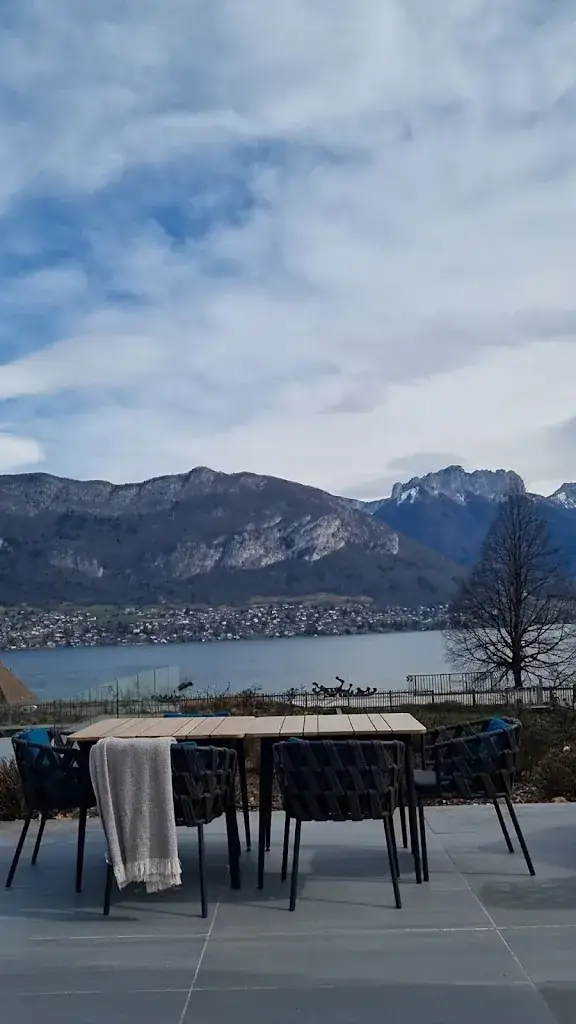 HJLee_Restaurant Black Bass_Sevrier_review