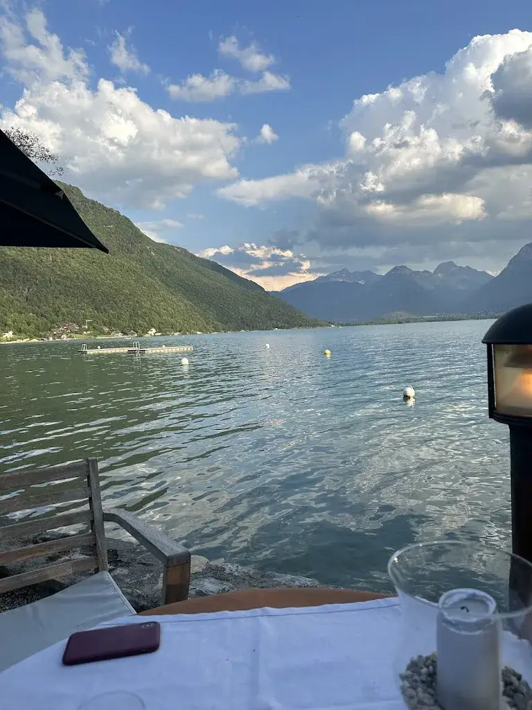 Deniz Kural Vagabond_Petit Paradis_Talloires-Montmin_review