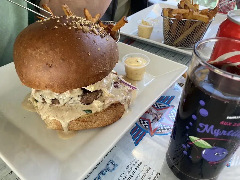 Terrence Asencio_The Red Bus Diner PAUL’S_Seyssins_review