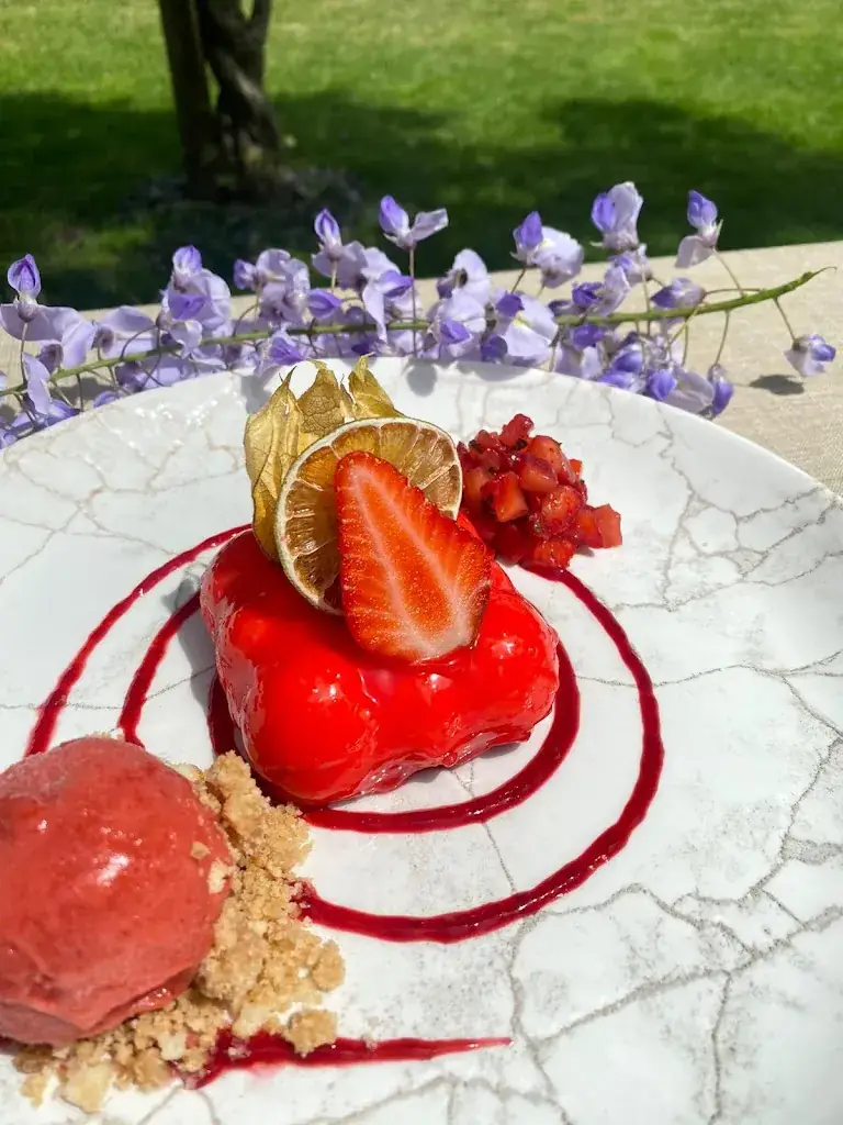 LE CHRISTINA RESTAURANT_Ville-la-Grand_slider_image_3