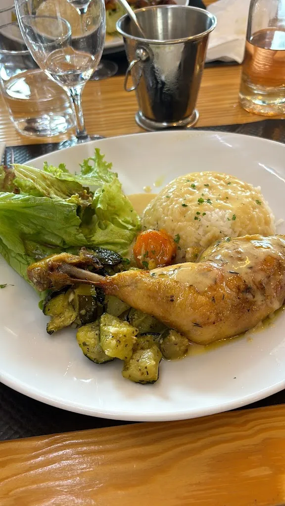 Anthony M-R_L'éGaré_Tassin-la-Demi-Lune_review