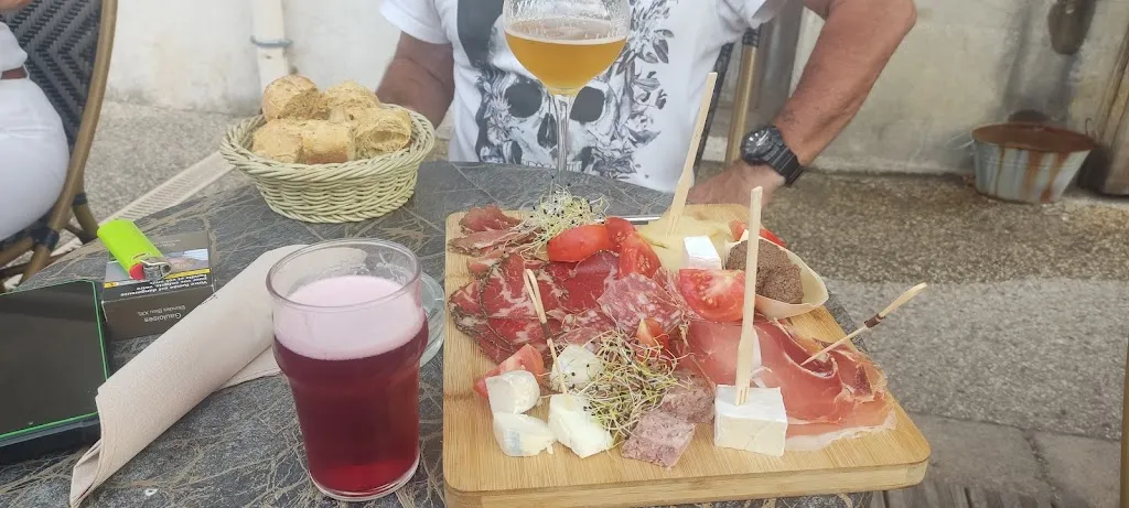 Agnes Guinet-boucher_BYGG-VIR PUB_Taulignan_review