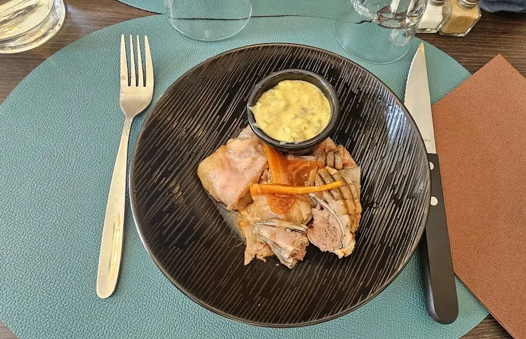 Sylvie Nicot_A Table_Thiers_review