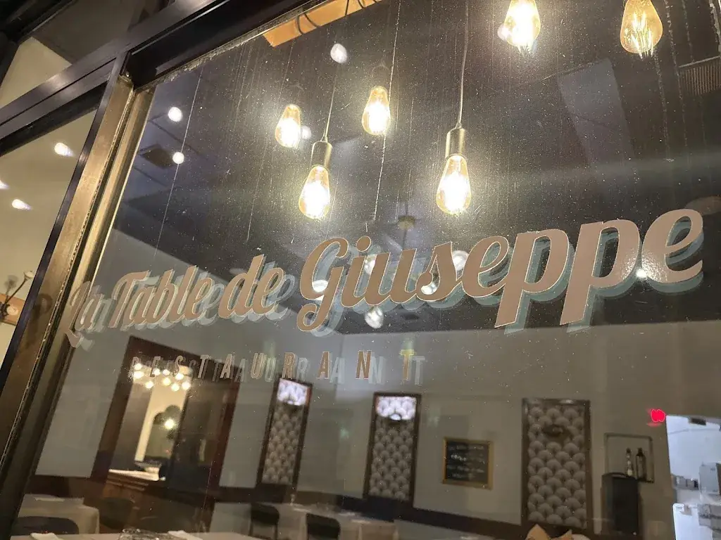 Cassandre Chabouis_La table de Giuseppe_Annemasse_recensione