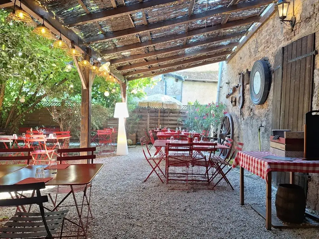 Le Colisée Restaurant in Thoissey