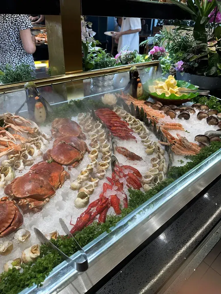 Seazen Buffet_Thoiry_slider_image_3