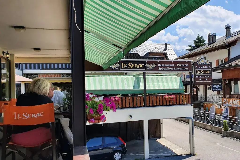 Restaurant Le Sérac (restaurant, pizzeria, spécialités savoyardes) ristorante a Samoëns