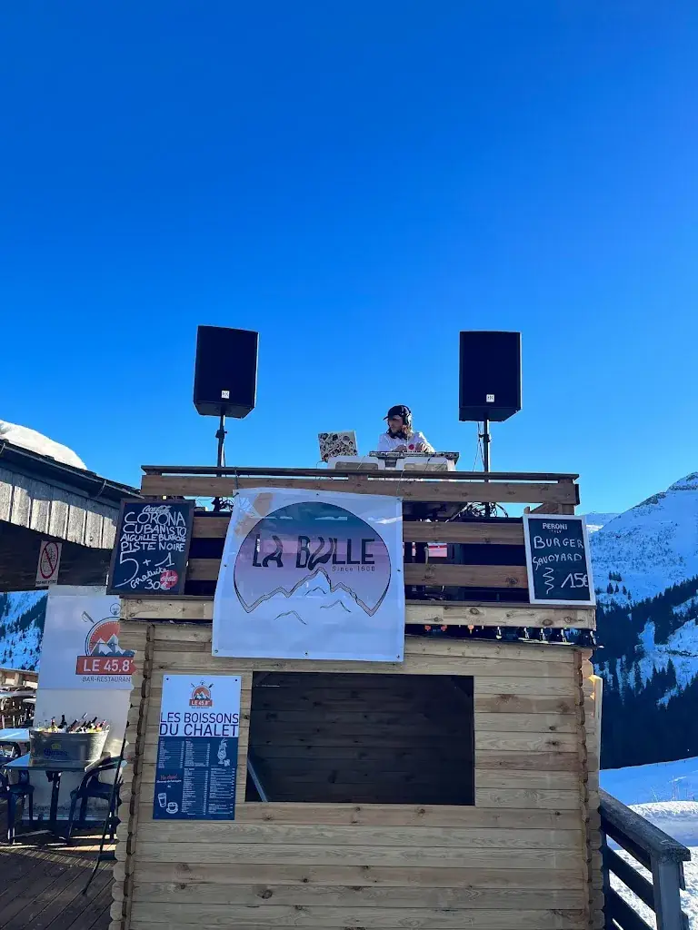 Bar Restaurant Le 45,8