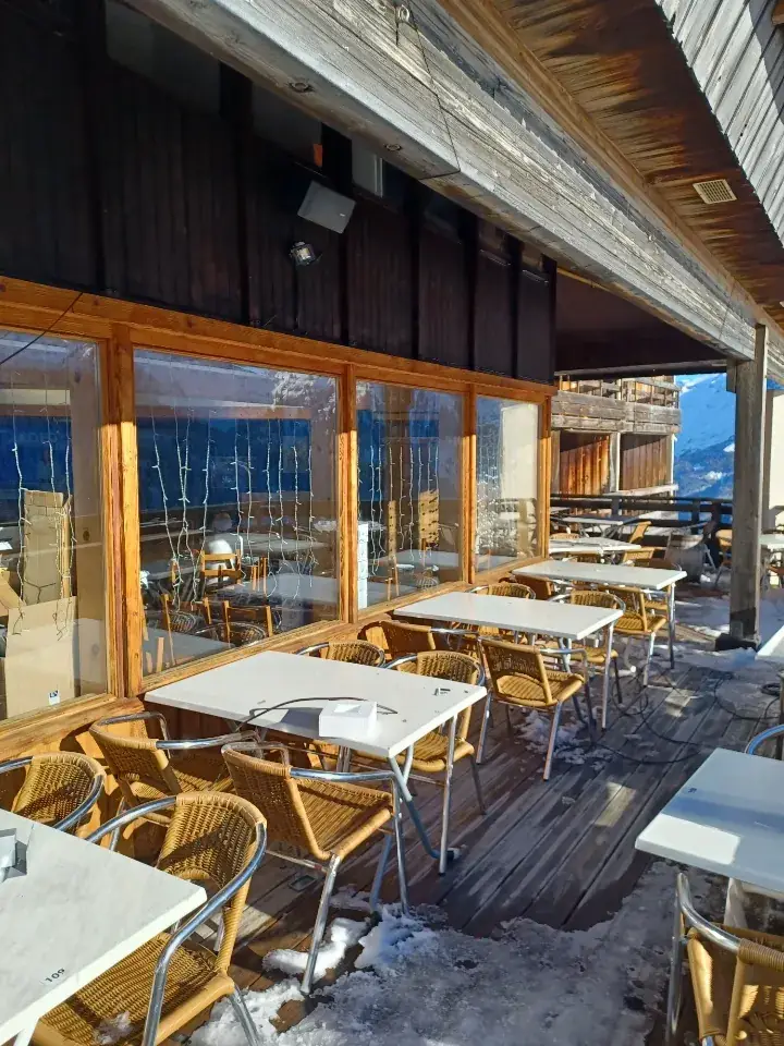 Bar Restaurant Le 45,8