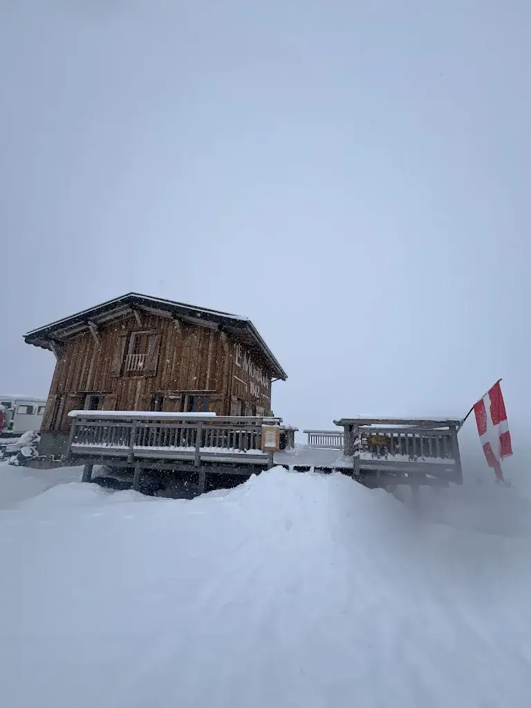 Alexey Kozlov_Le Montana 1842_Samoëns_review