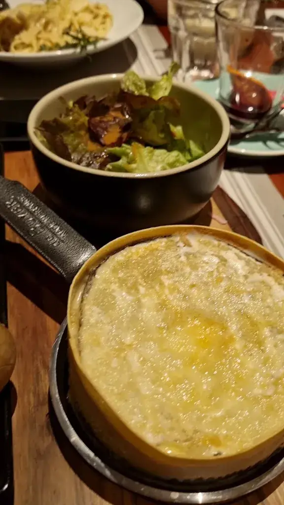 BRASSERIE RESTAURANT LE SAVOIE_Samoëns_slider_image_2