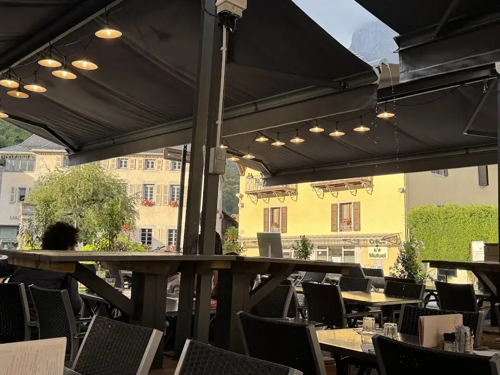 BRASSERIE RESTAURANT LE SAVOIE_Samoëns_slider_image_3