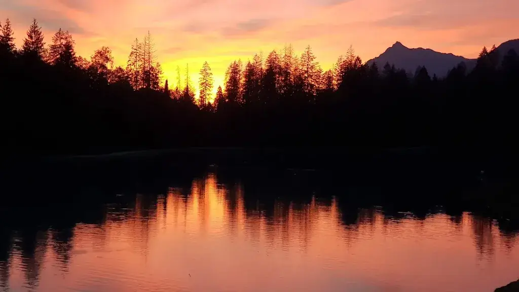 Derek Woodward_L'entre 2 lacs_Samoëns_review