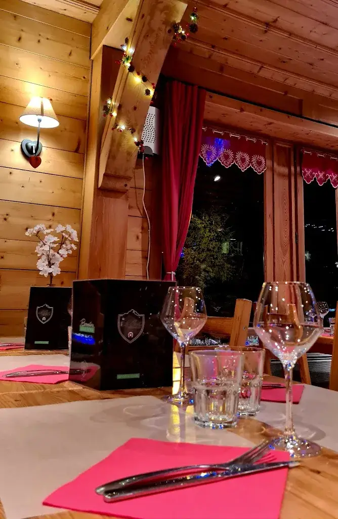 Restaurant Le Corti Des Saveurs_Sixt-Fer-à-Cheval_slider_image_1