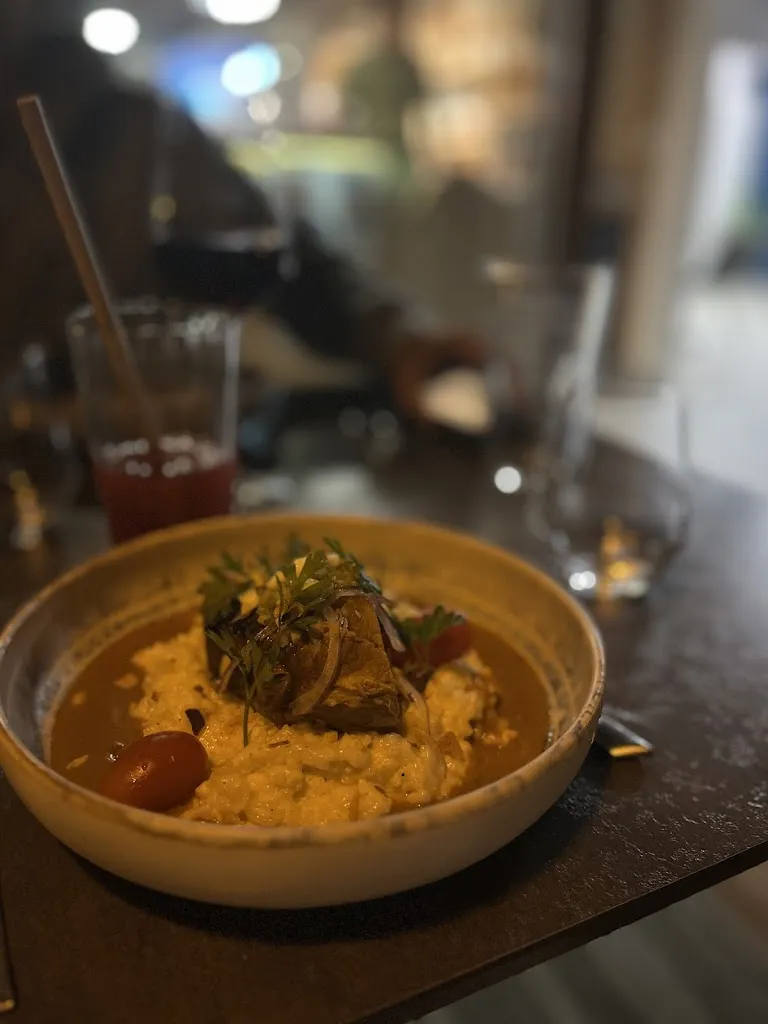 Charlotte Wong_Le Sixt'ies_Sixt-Fer-à-Cheval_recensione