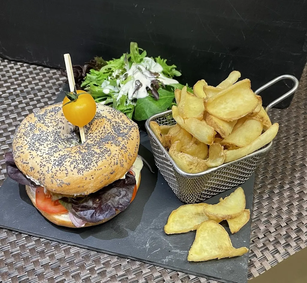 Brasserie de la Place_Toussieu_slider_image_2