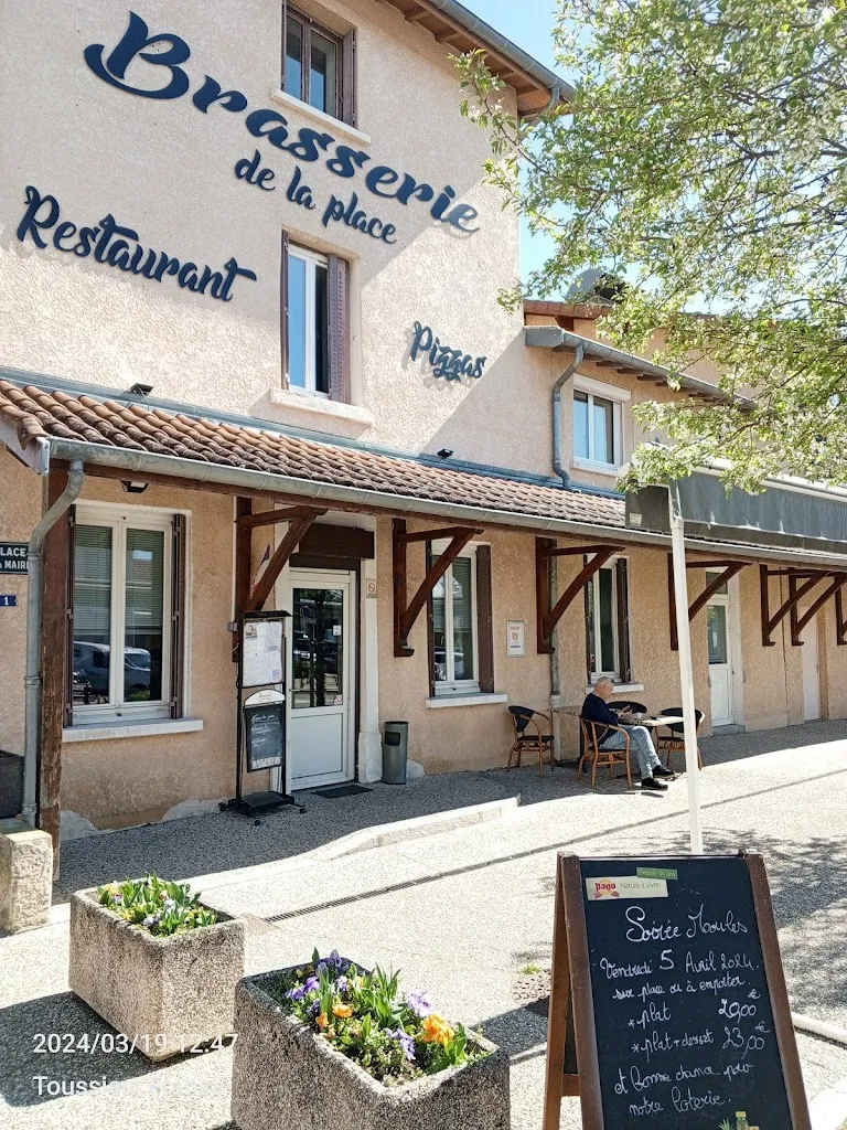 Brasserie de la Place_Toussieu_slider_image_3