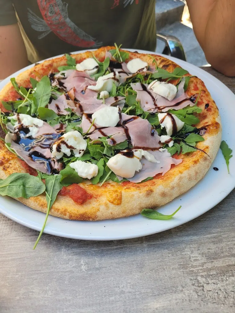 isabelle hirtzlin_Chez Nous bar pizzas burgers_Taninges_review