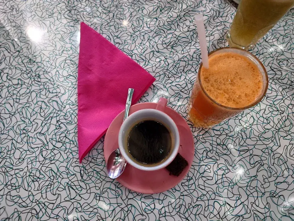 Raphael Ochsenbein_Café Ernesto_Annemasse_review