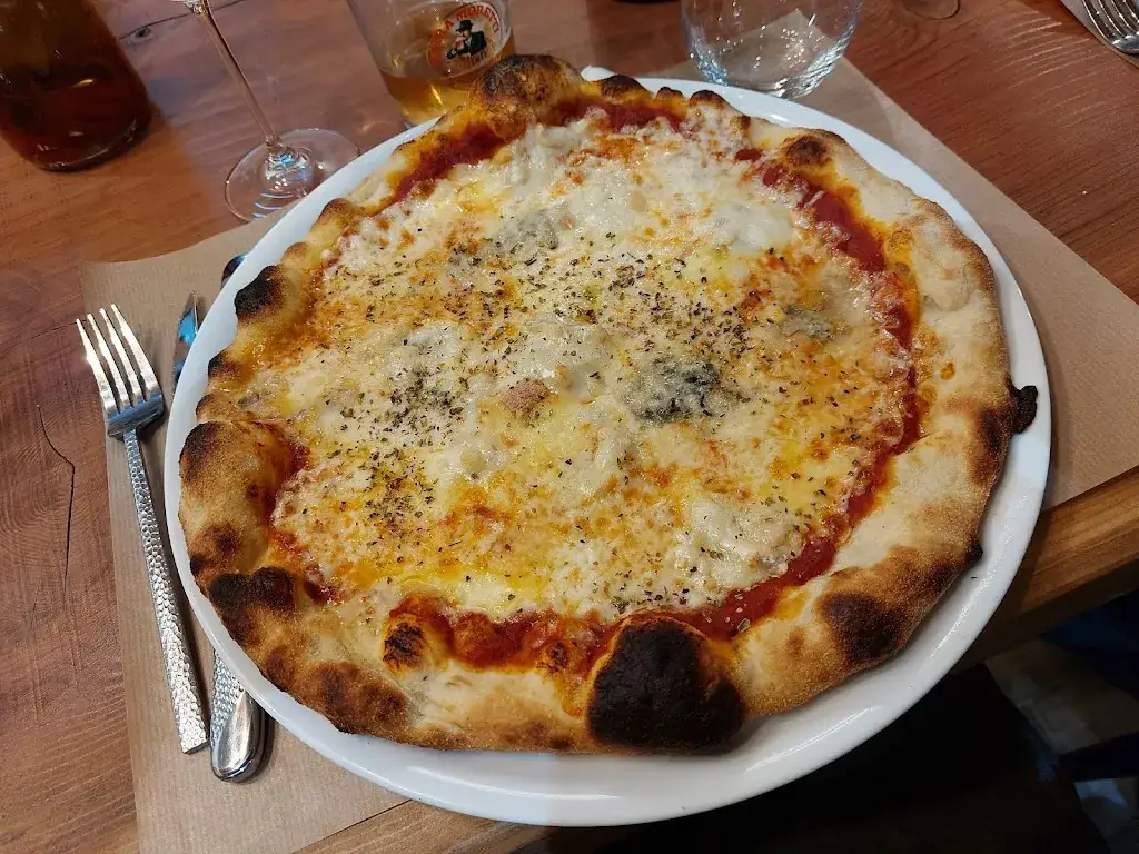 Nicolas Menou_La Cozna_Taninges_review