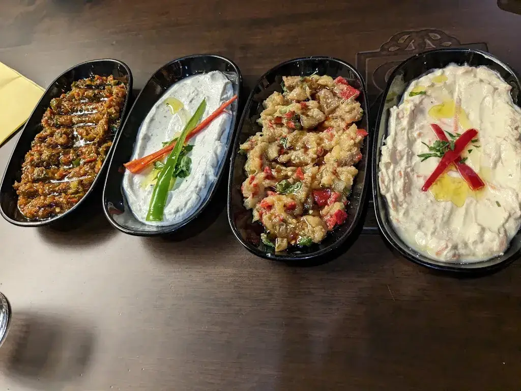 Reyna Restaurant tignieu_Tignieu-Jameyzieu_slider_image_3