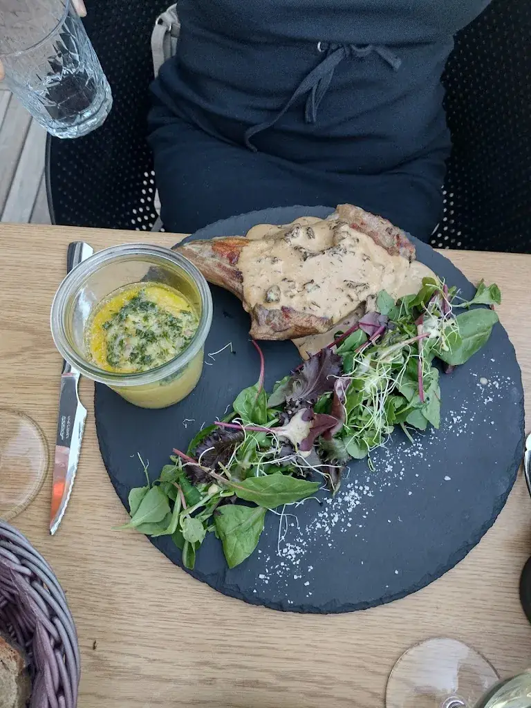 GHEORGHE TIBANESCU_Auberge des Glières_74570_review