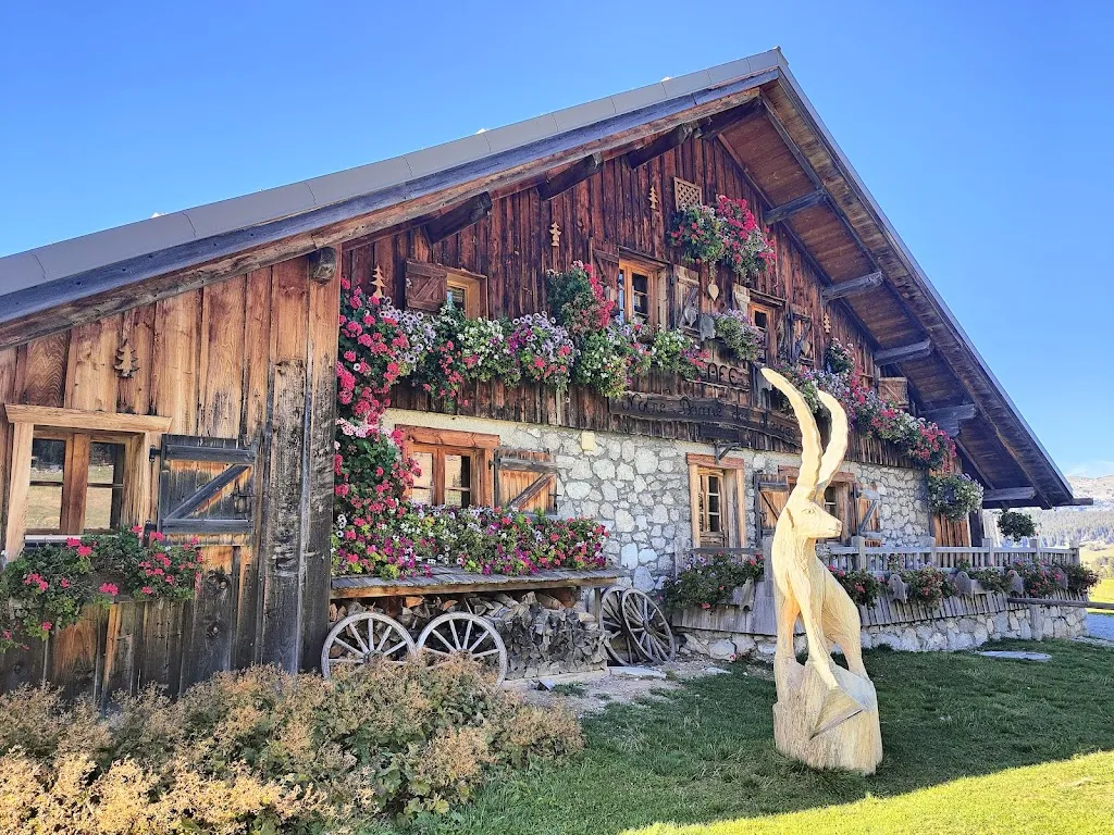 Refuge Restaurant Notre Dame des Neiges Plateau des Glières_Balme-de-Thuy_slider_image_1