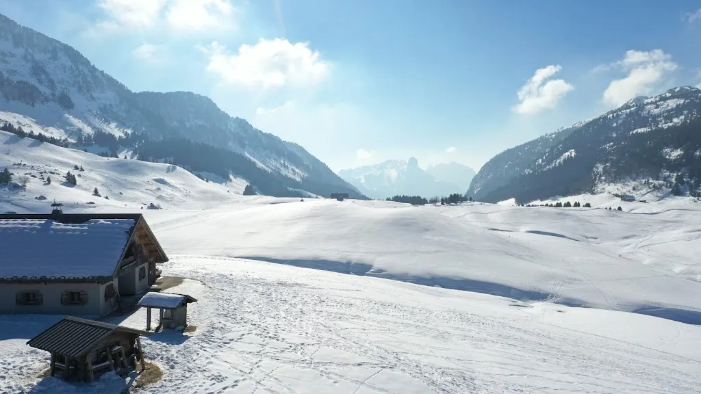 Refuge Restaurant Notre Dame des Neiges Plateau des Glières_Balme-de-Thuy_slider_image_3