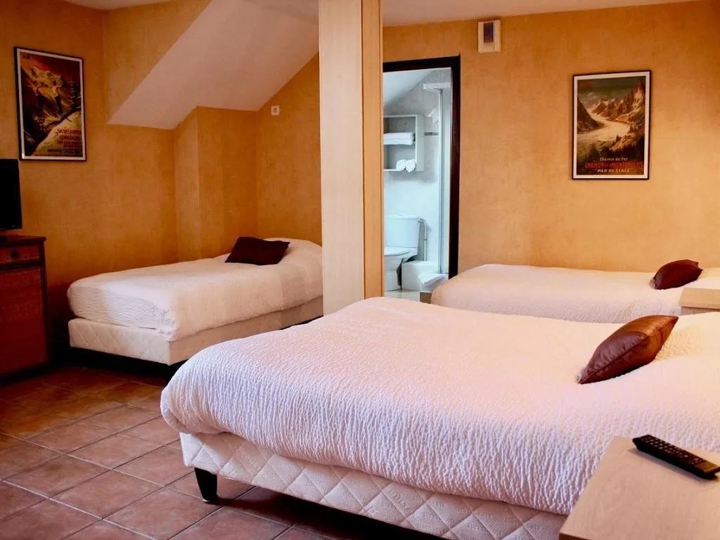 Logis Hôtel la Chaumière Saint Maurice restaurant in Fillière