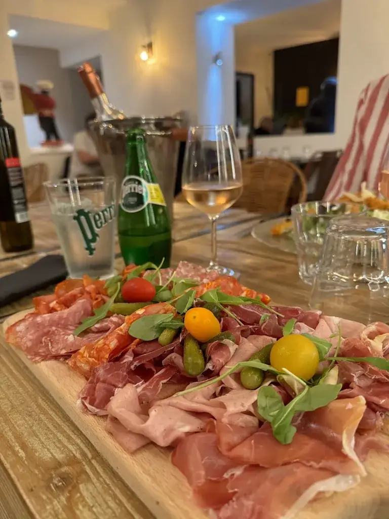 Wallace santos Da Silva_N'JOY_Trept_review