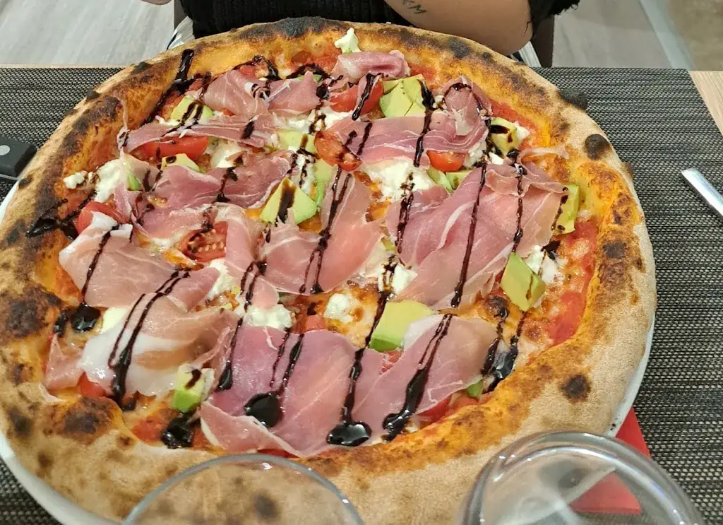 Farniente Restaurant-Pizzeria_Tarare_slider_image_3