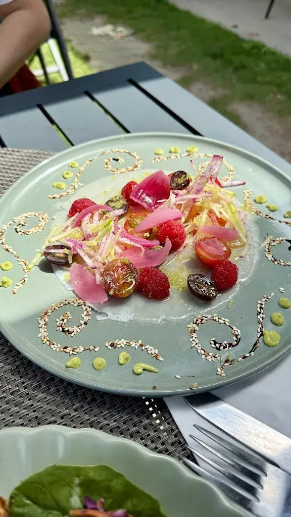 Filipe Melo_L'Oasis_Saint-Gingolph_review